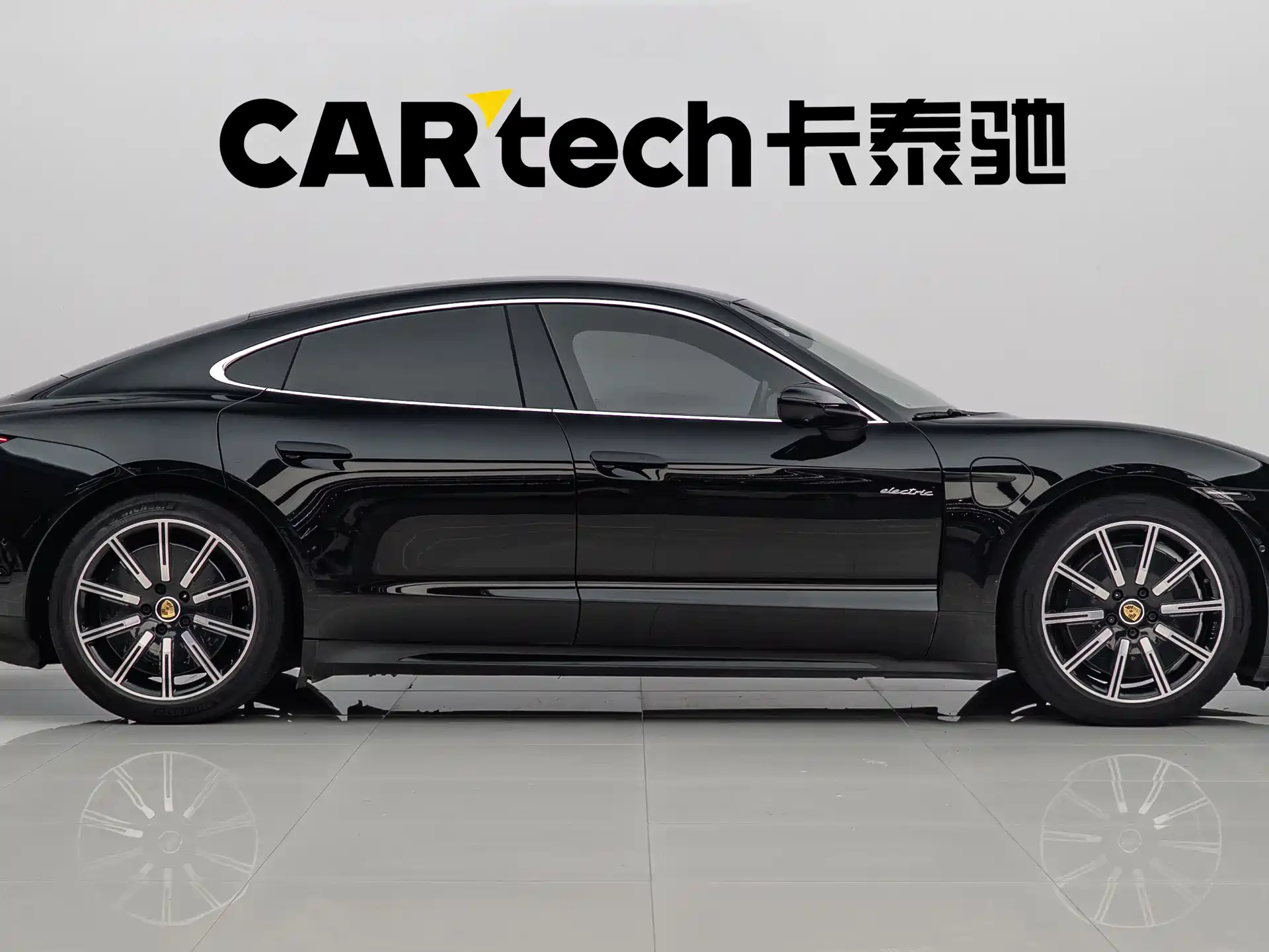 صورة 11 - Porsche Taycan