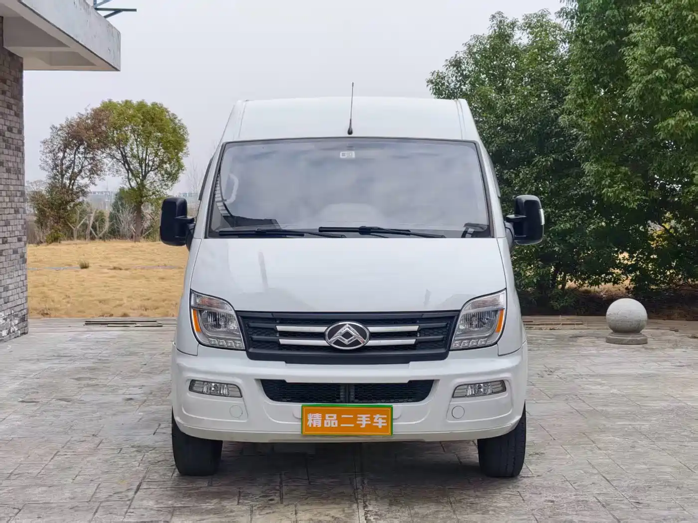 SAIC Maxus Xintu V80 2021 2.0T PLUS Manual Van Long Wheelbase High Roof 3 Seater фото 2