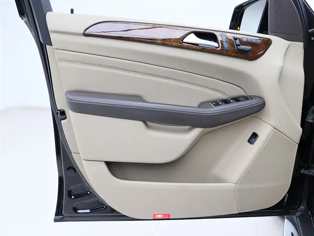 Mercedes-Benz M-Class 2015 ML 400 4MATIC Luxury фото 5