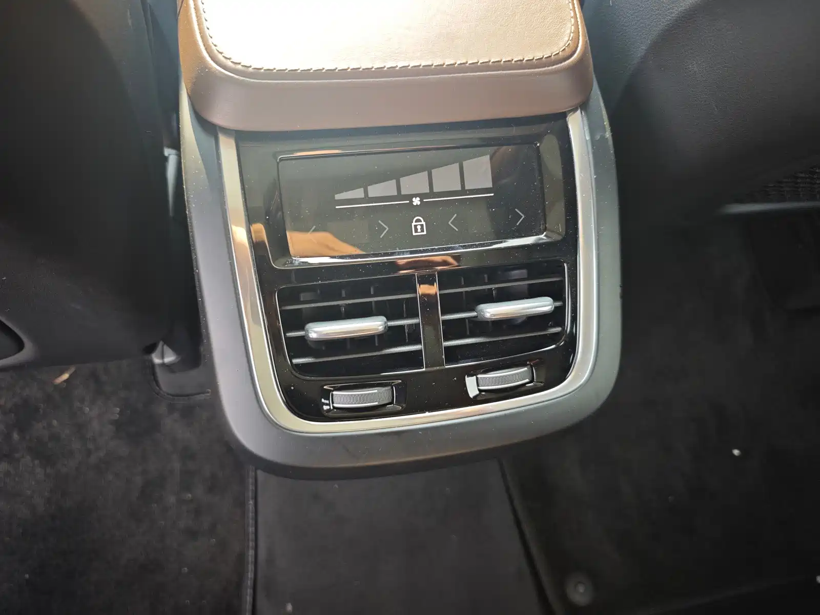 Фото 12 - Volvo XC90