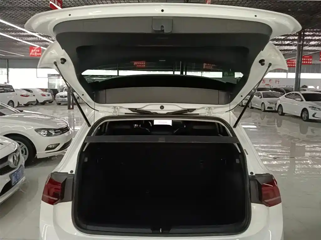 Volkswagen Golf 2025 300TSI Pro фото 19
