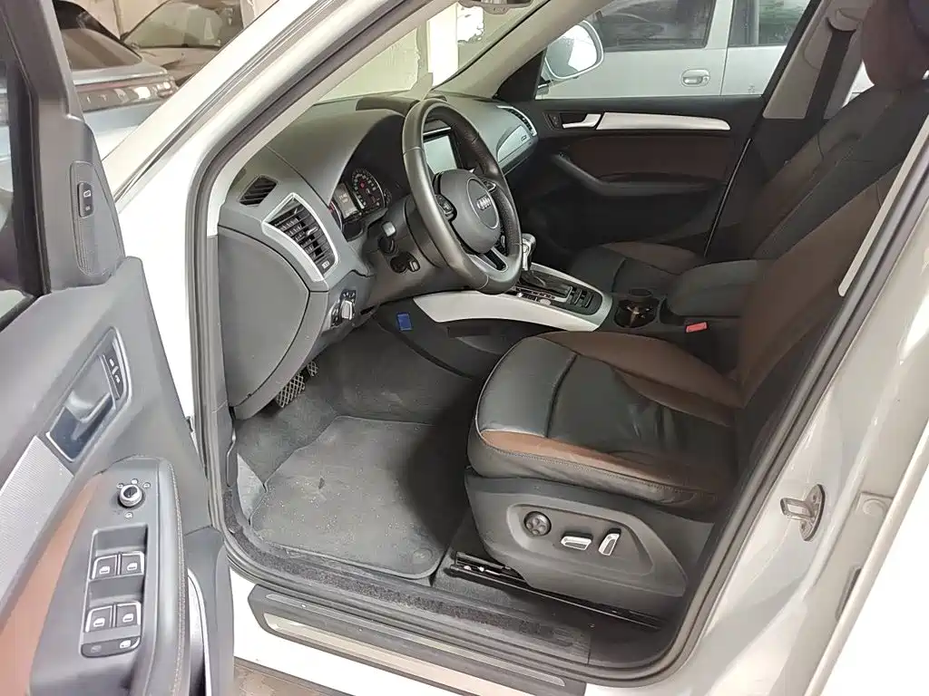 Audi Q5 2018 2017 Plus 40 TFSI Technology