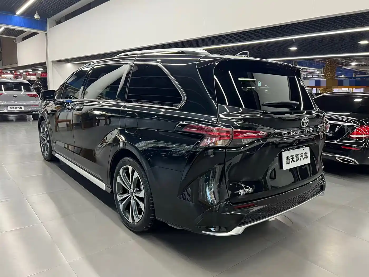 Toyota Granvia 2025 2024 2.5L Hybrid Premium PLUS