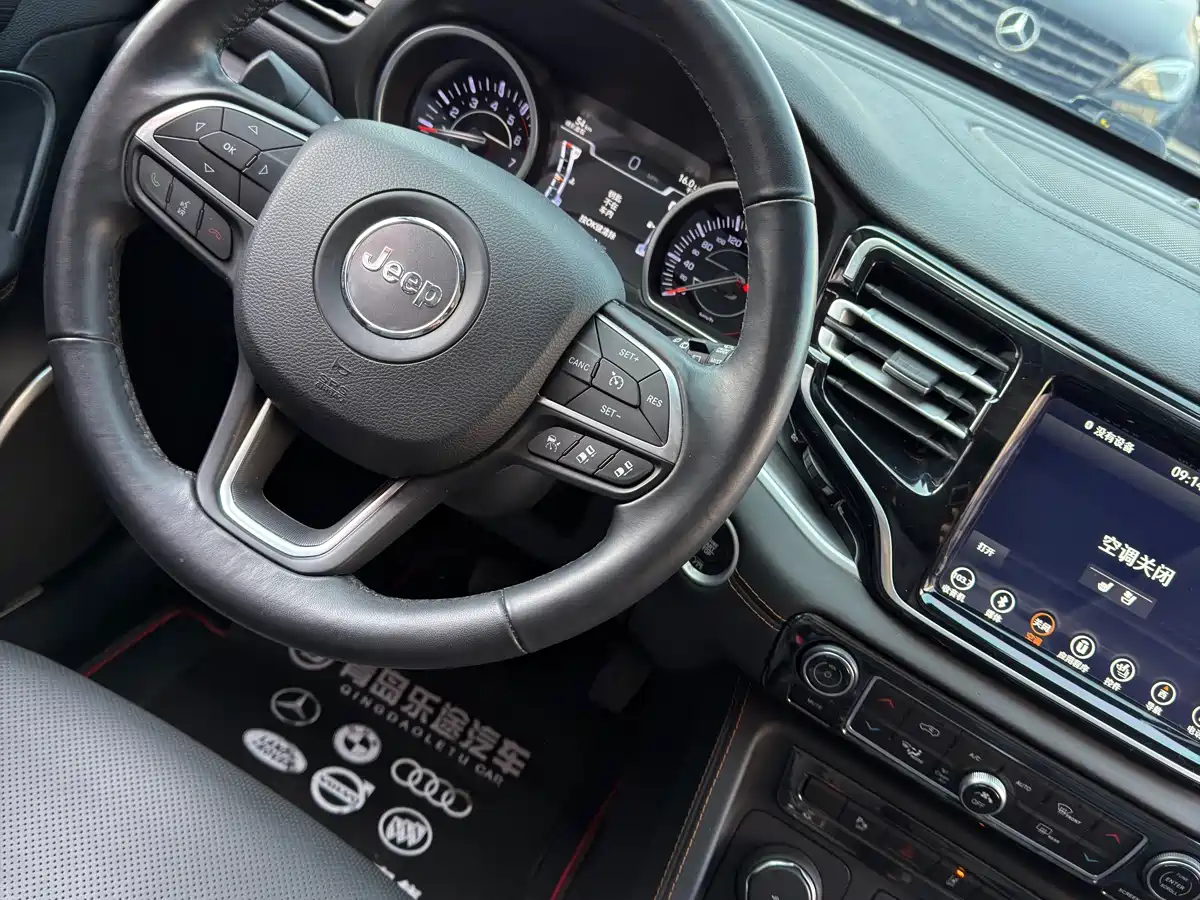 JEEP GRAND COMMANDER