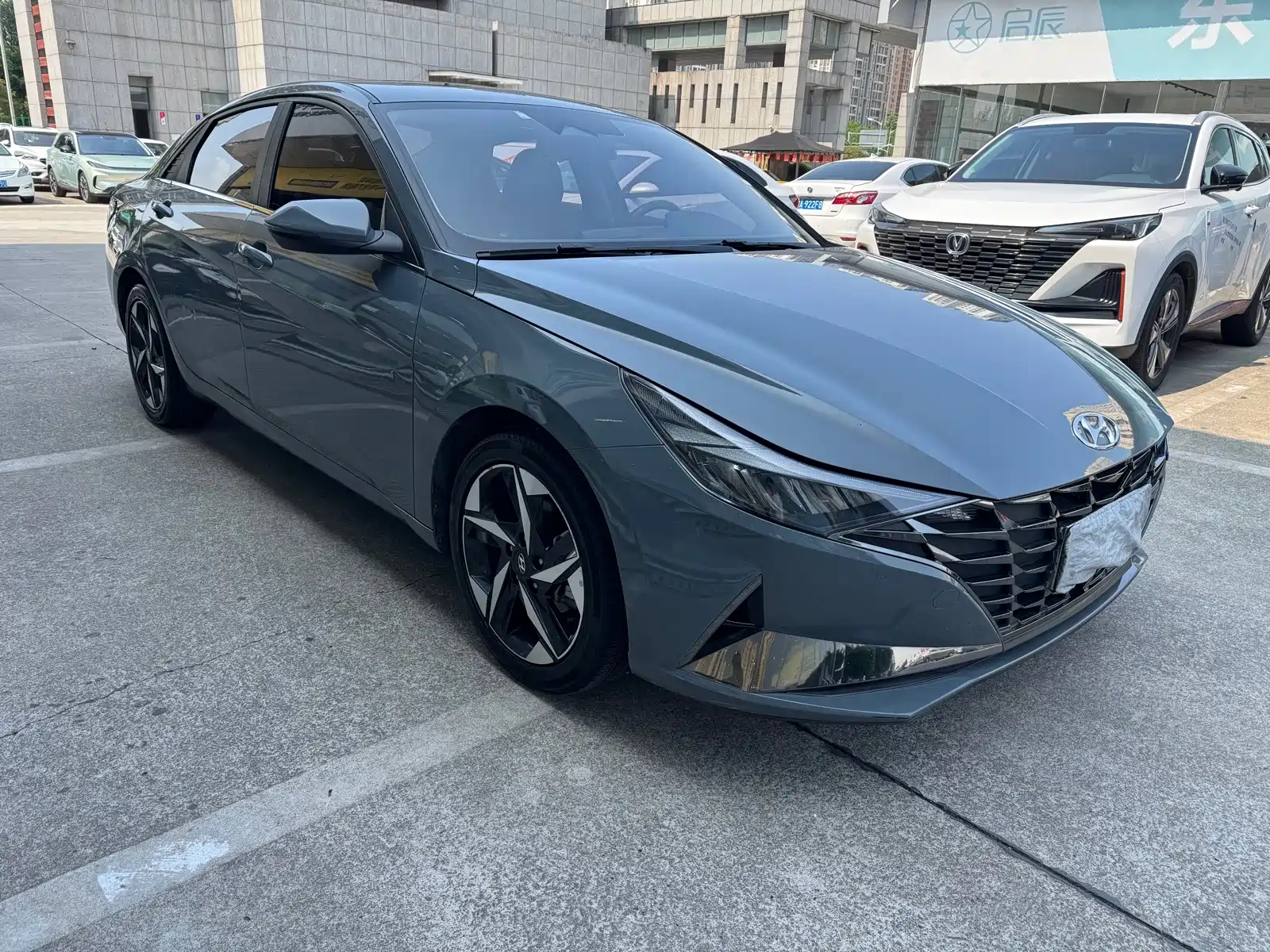 Фото 3 - Hyundai Elantra