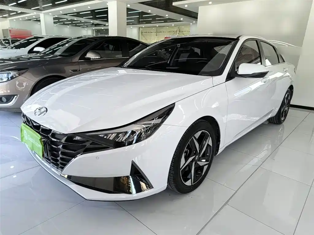 Hyundai Elantra 2022 1.5L CVT LUX Premium Edition