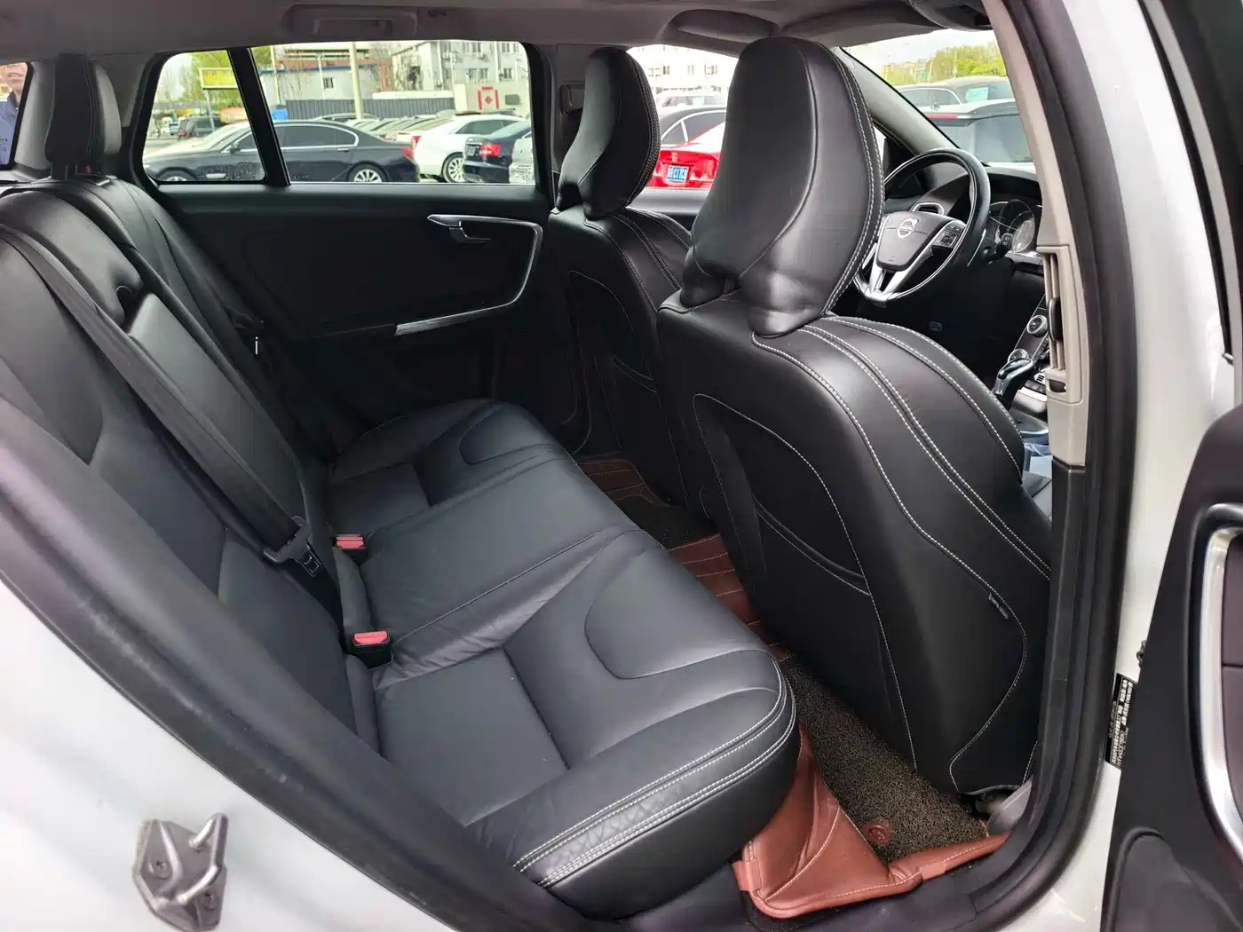 Фото 15 - Volvo V60