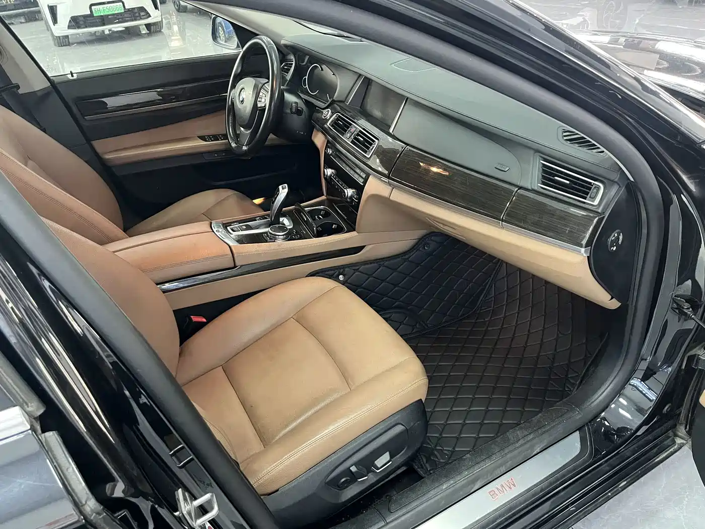 BMW 7 Series 2014 730Li Premium фото 4
