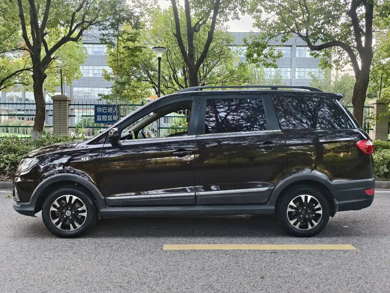 Dongfeng Fengguang Fengguang 370 2017 2017 1.5L CVT Fashion 7-Seater