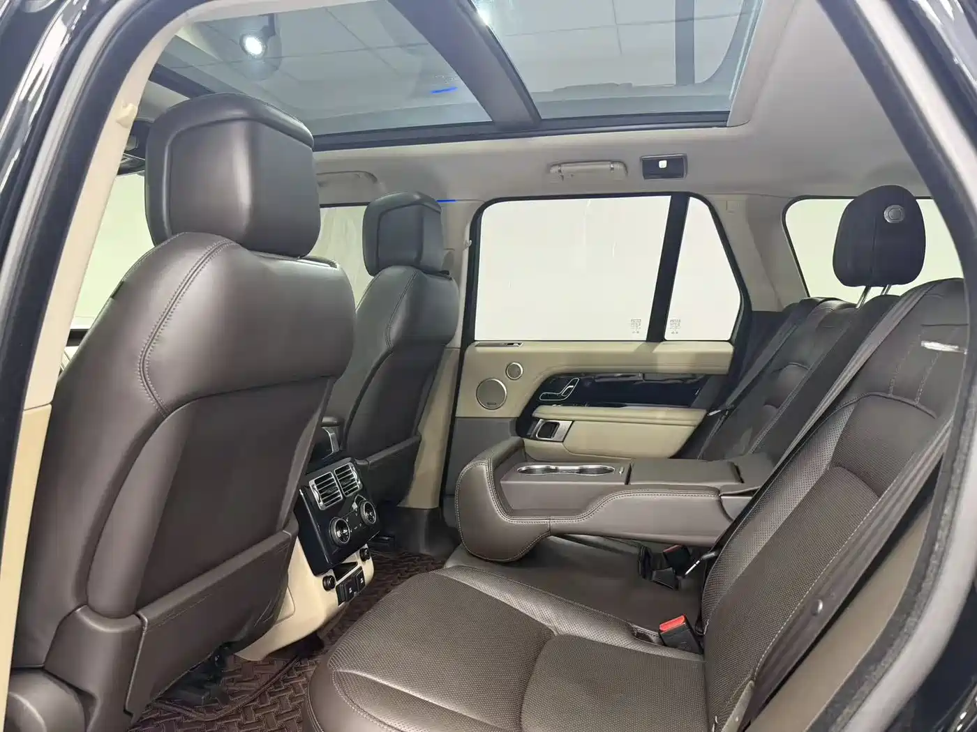 Land Rover Range Rover 2019 3.0 SCV6 Heritage Edition фото 6