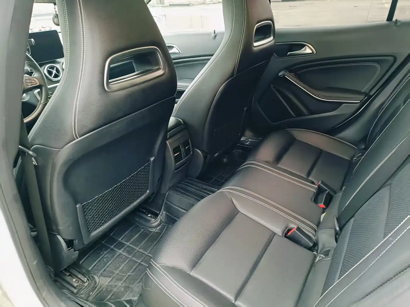 Mercedes-Benz GLA 2018 GLA 200 Dynamic фото 5