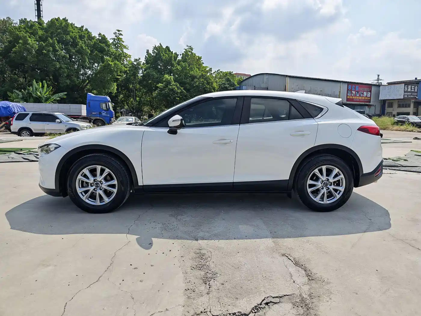 Mazda CX-4 2017 2016 2.0L Automatic 2WD Skyactiv Premium Edition