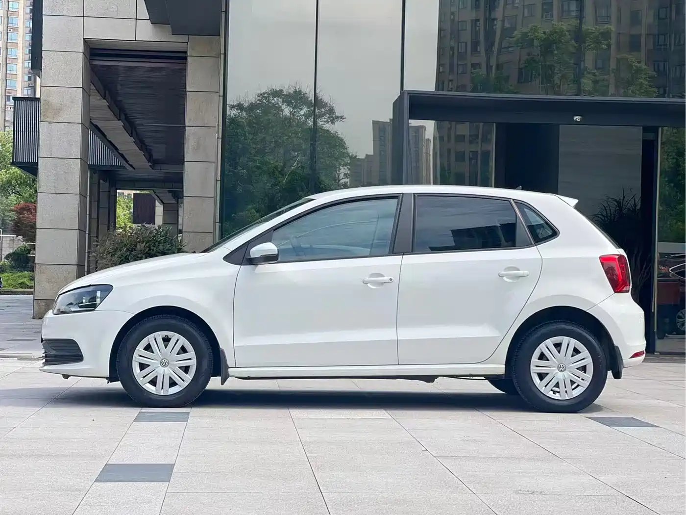 Volkswagen Polo 2016 1.4L Automatic Trend фото 7