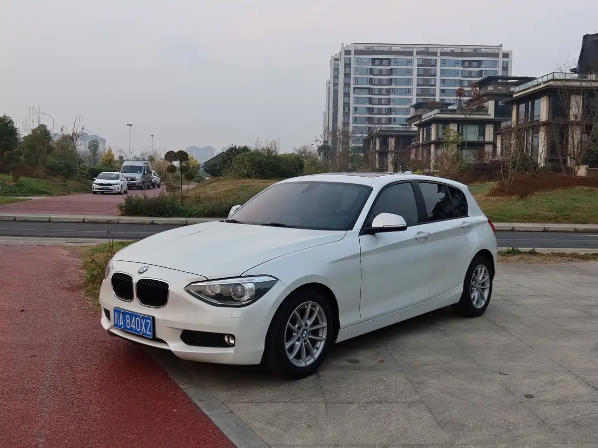 BMW 1 Series (Import) 2013 Facelift 118i Leading Model фото 2