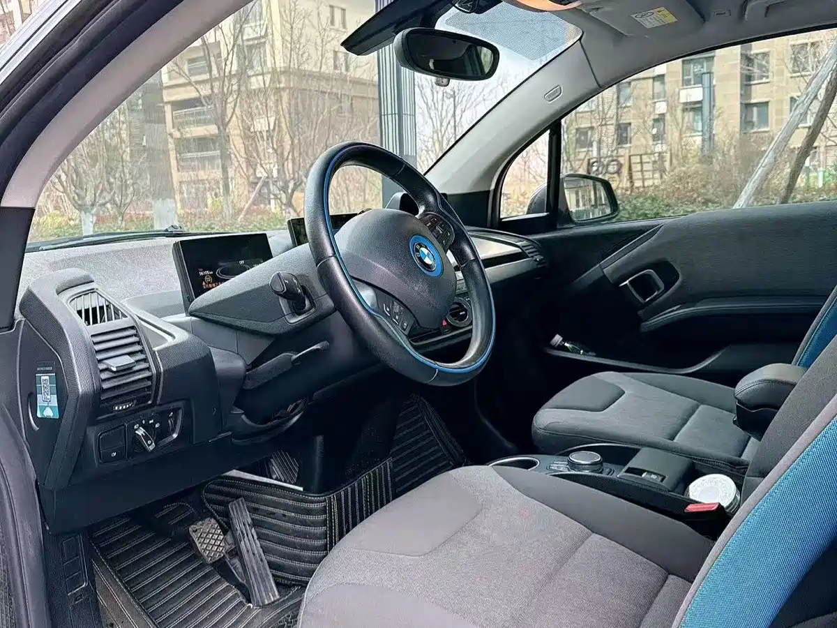 BMW I3