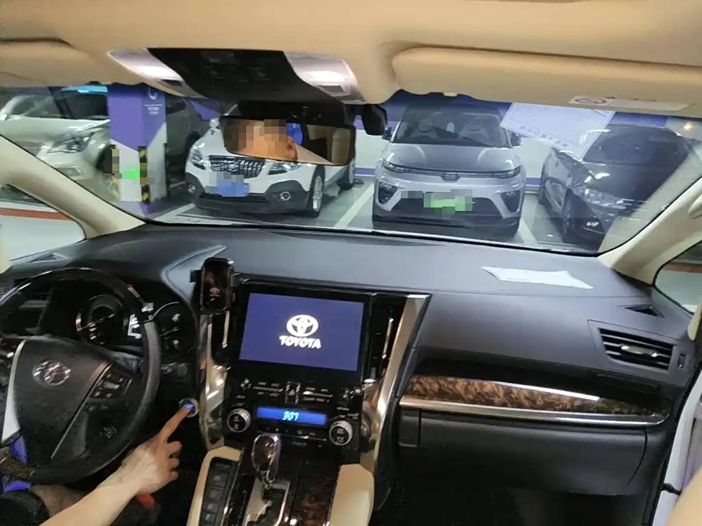 Toyota Alphard, миниатюра 12