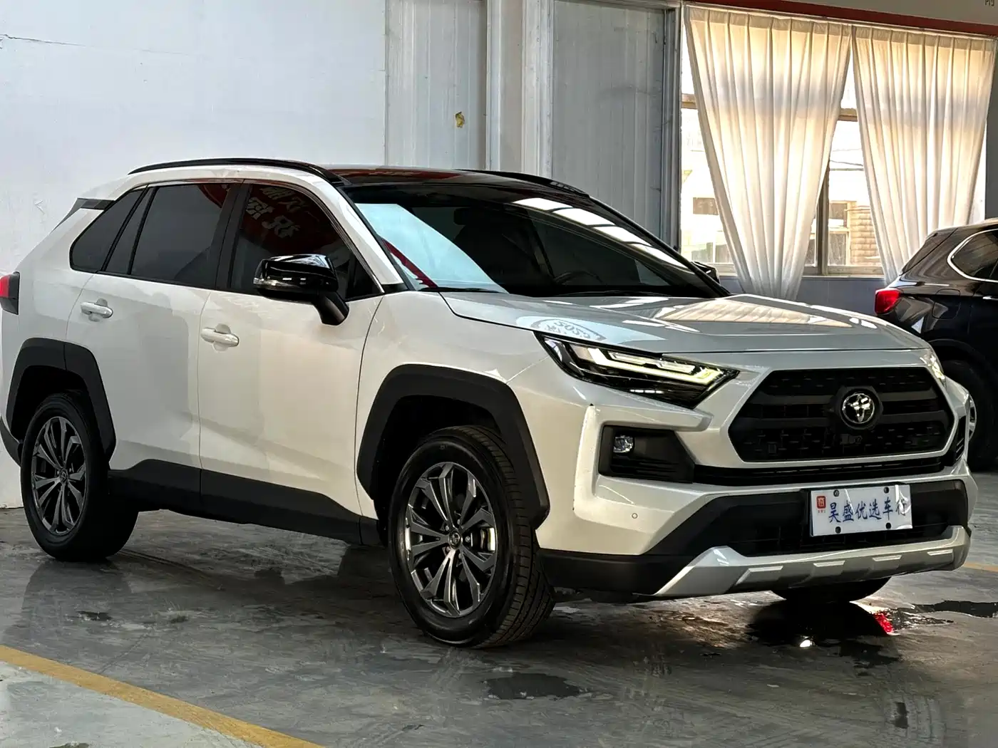 Фото 3 - Toyota RAV4