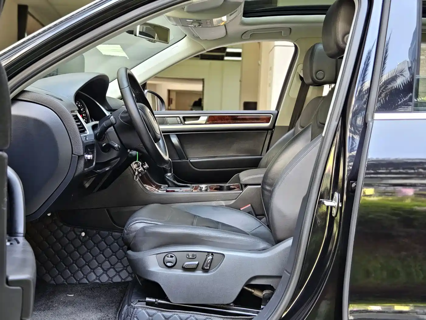 Volkswagen Touareg 2014 3.0TSI New Edge Edition фото 6
