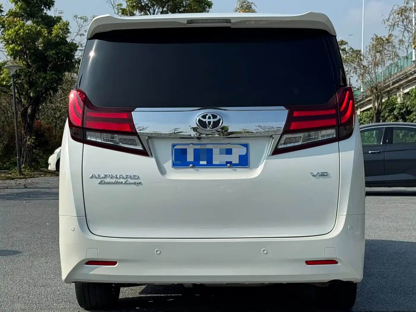 Toyota Alphard 2018 3.5L Premium фото 5