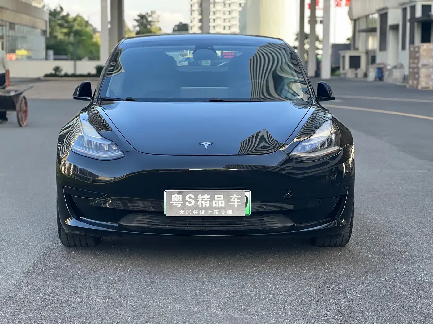 TESLA MODEL 3