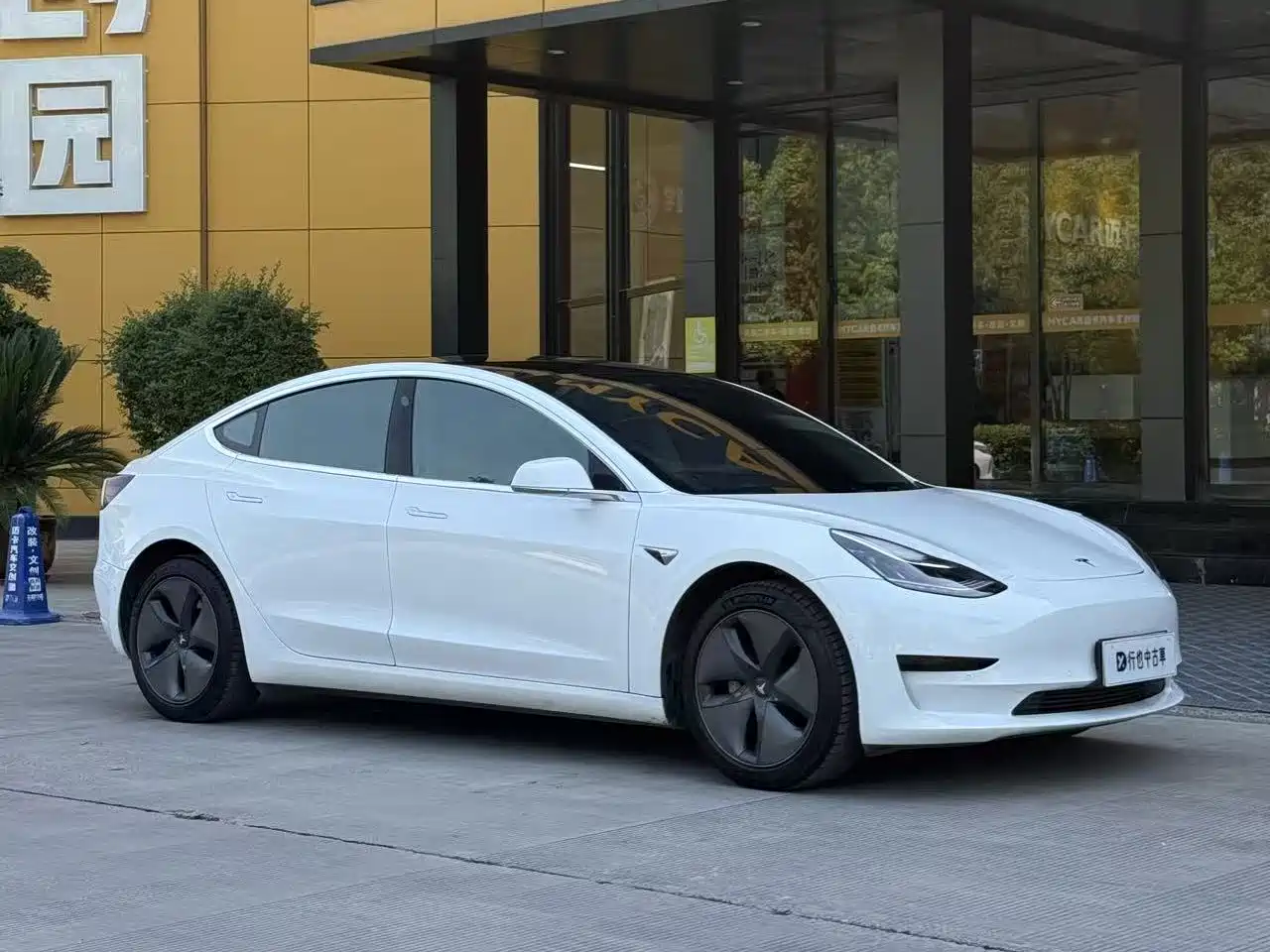 Tesla Model 3 (Import) 2019 2019 Long Range RWD Version