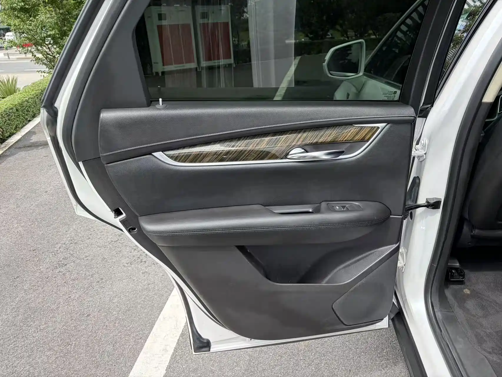 Photo 10 - Cadillac XT5