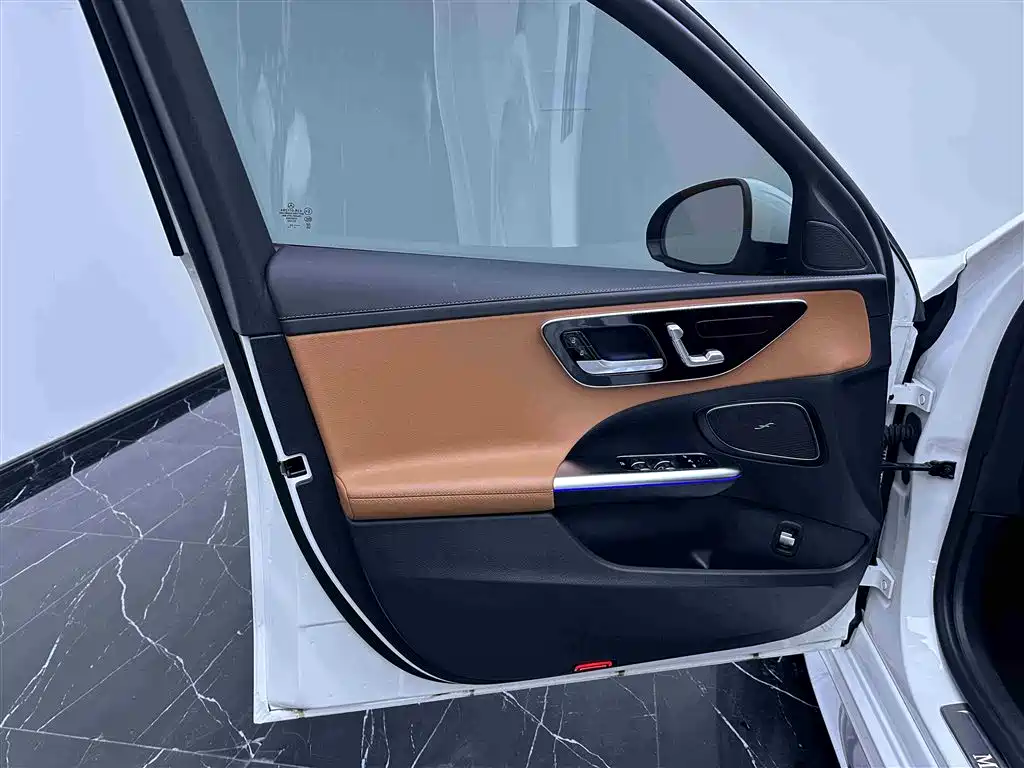 MERCEDES-BENZ CLASS C