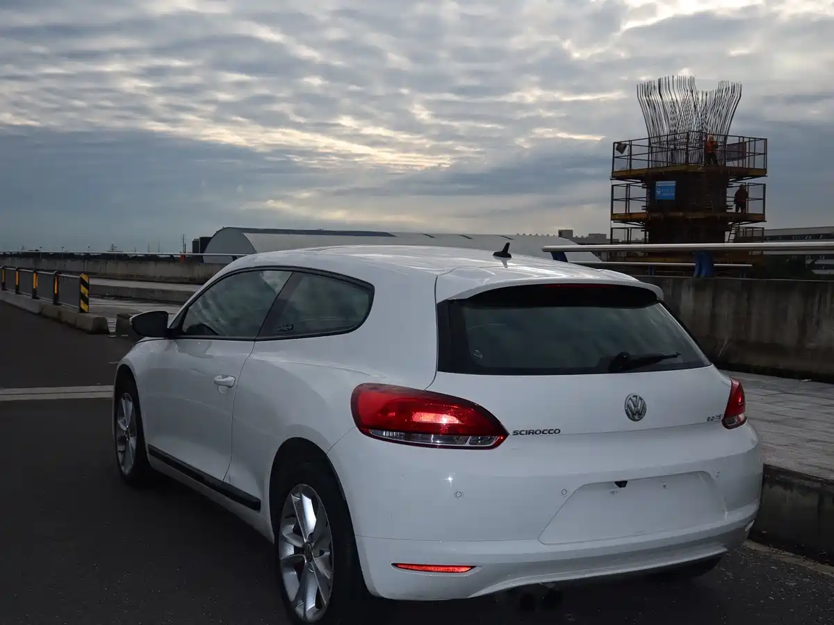 Volkswagen Scirocco 2011 2.0TSI Luxury фото 6