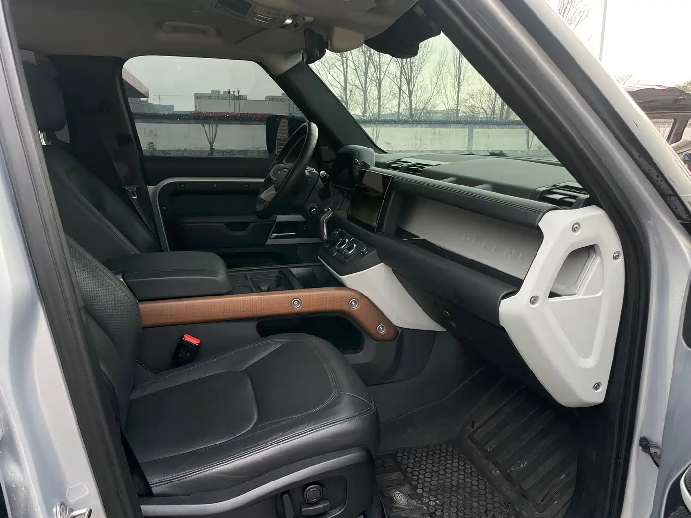 Land Rover Defender 2023 Facelift 110 3.0T P400 Dark Special Edition фото 4