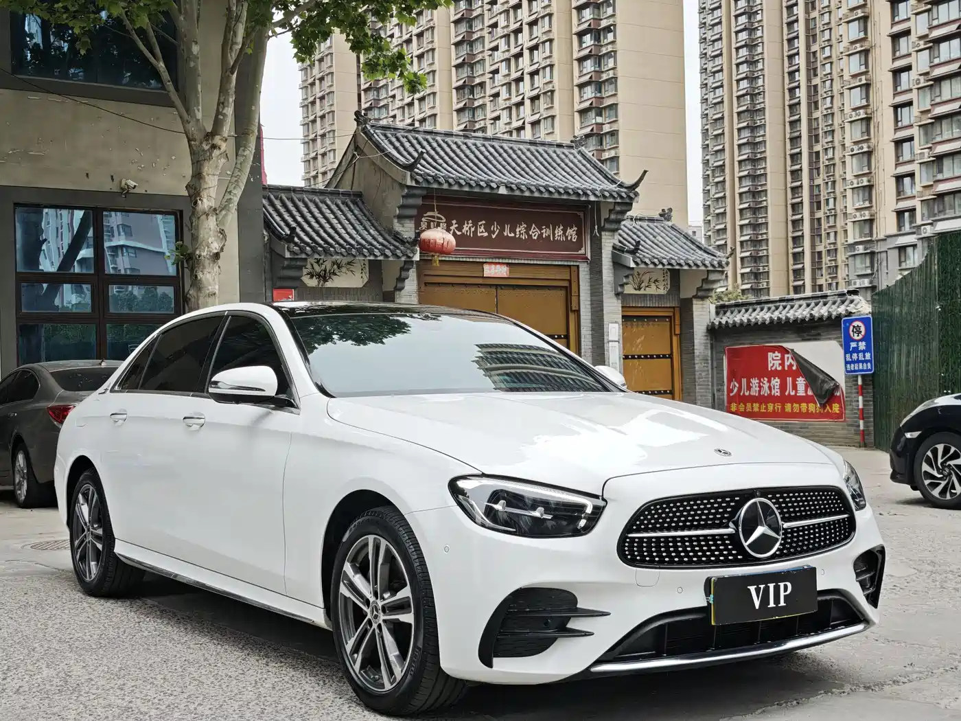 Mercedes-Benz E-Class 2023 E 260 L Sport фото 3