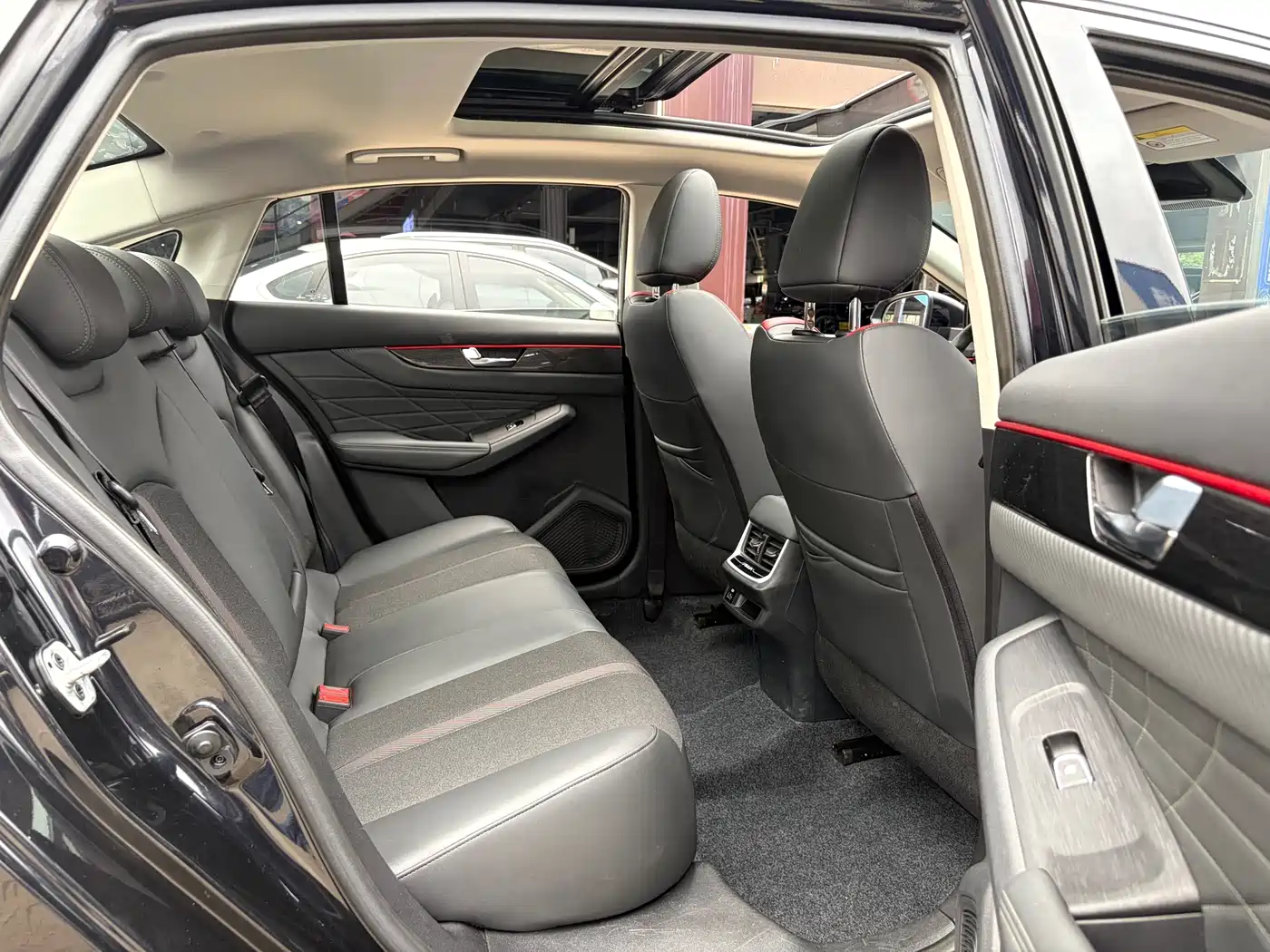 DONGFENG YI HYUN MAX