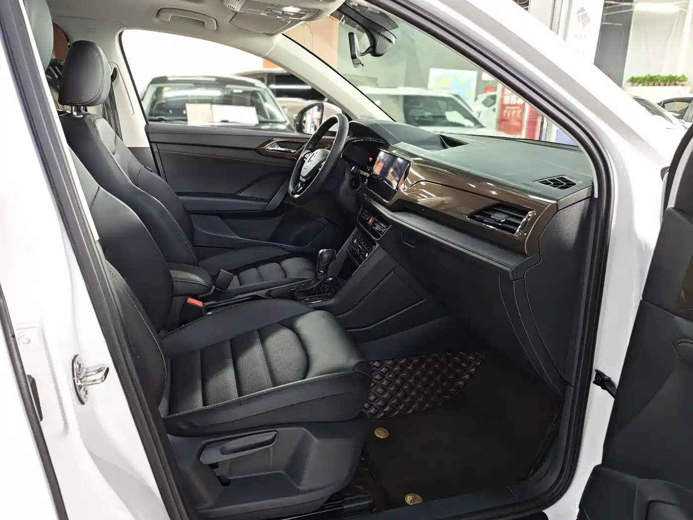Volkswagen Tharu, миниатюра 10