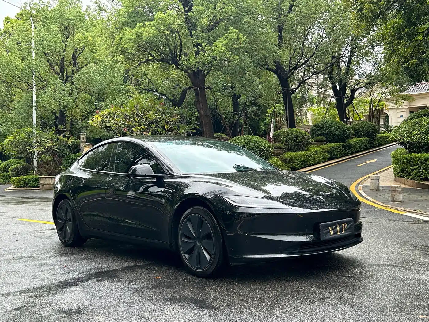 Фото 3 - Tesla Model 3