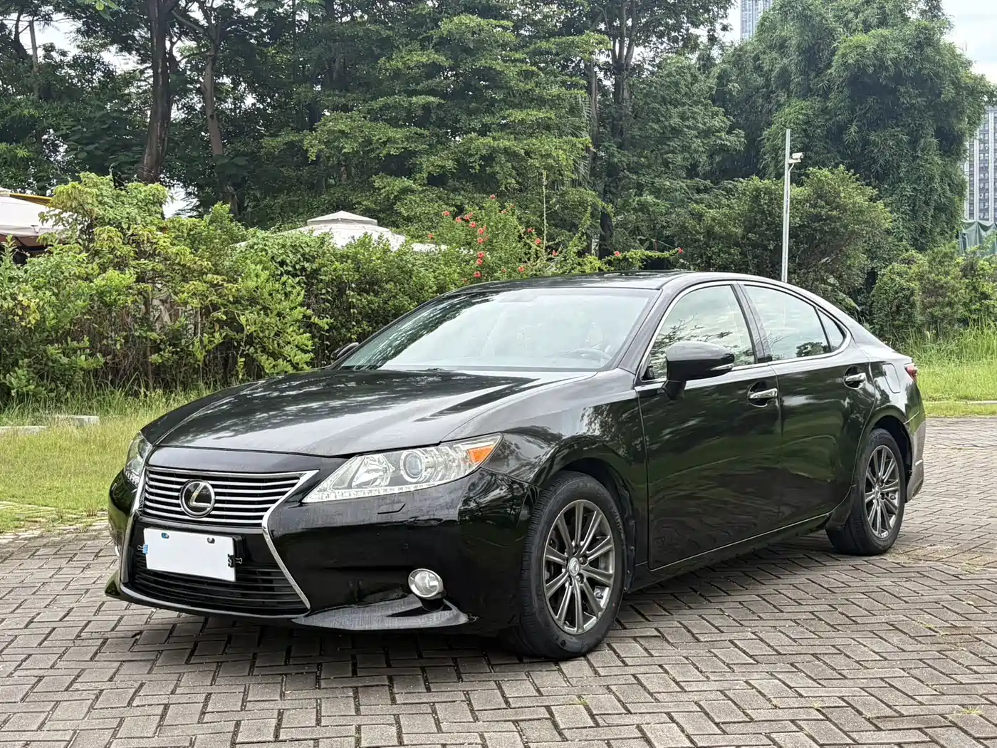 Photo 1 - Lexus ES