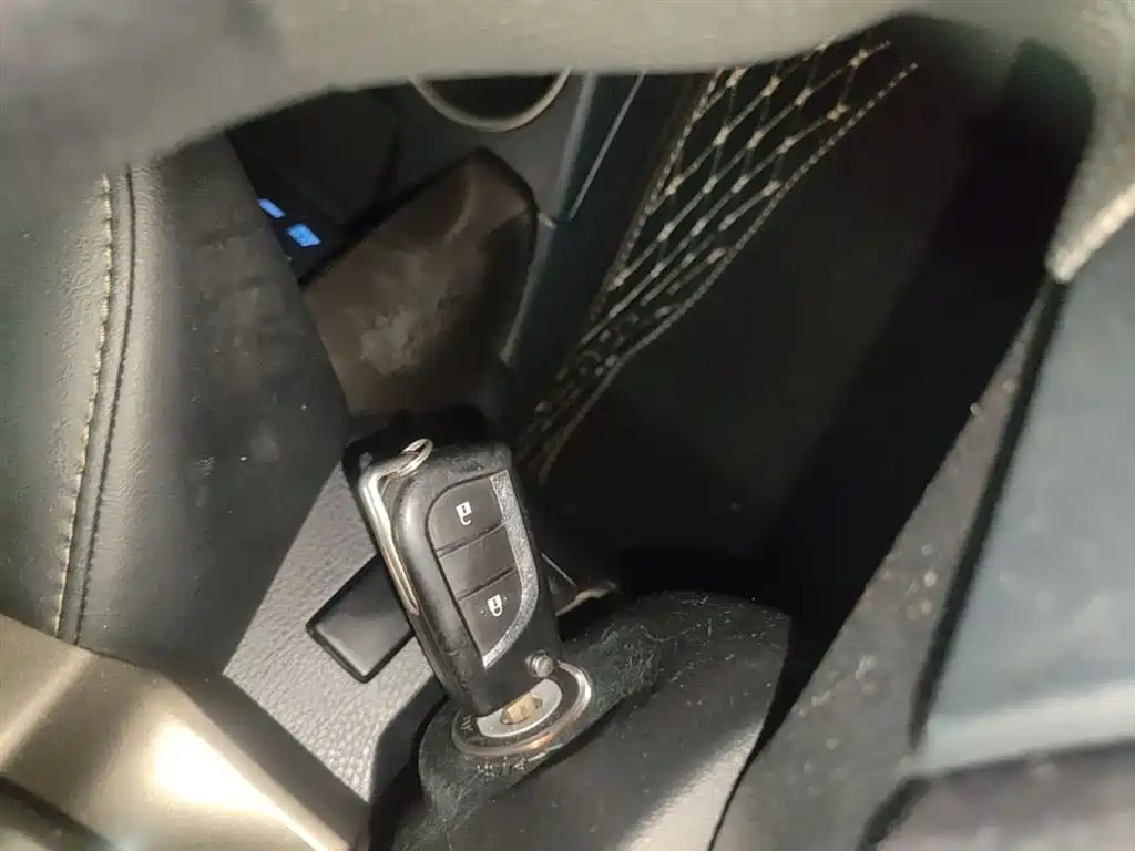 Toyota RAV4 Rongfang 2015 2.0L CVT 2WD Trend Edition фото 9