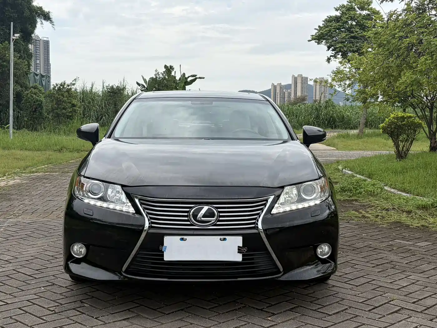 Photo 2 - Lexus ES