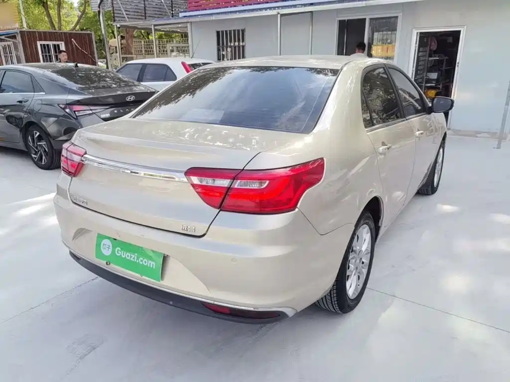 Фото 7 - Geely Vision