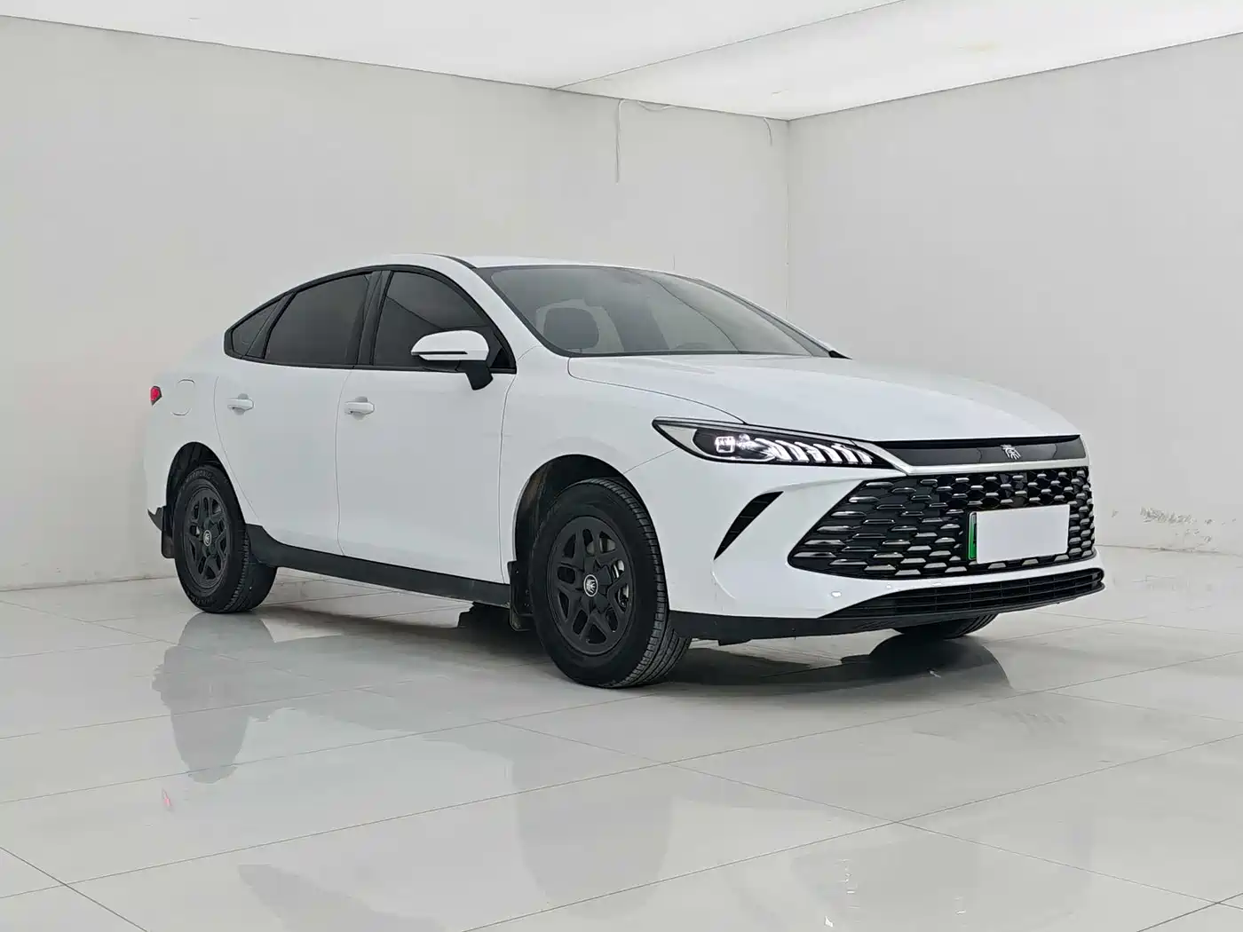 BYD Qin PLUS 2026 DM-i Smart Edition 128KM Progressive фото 3