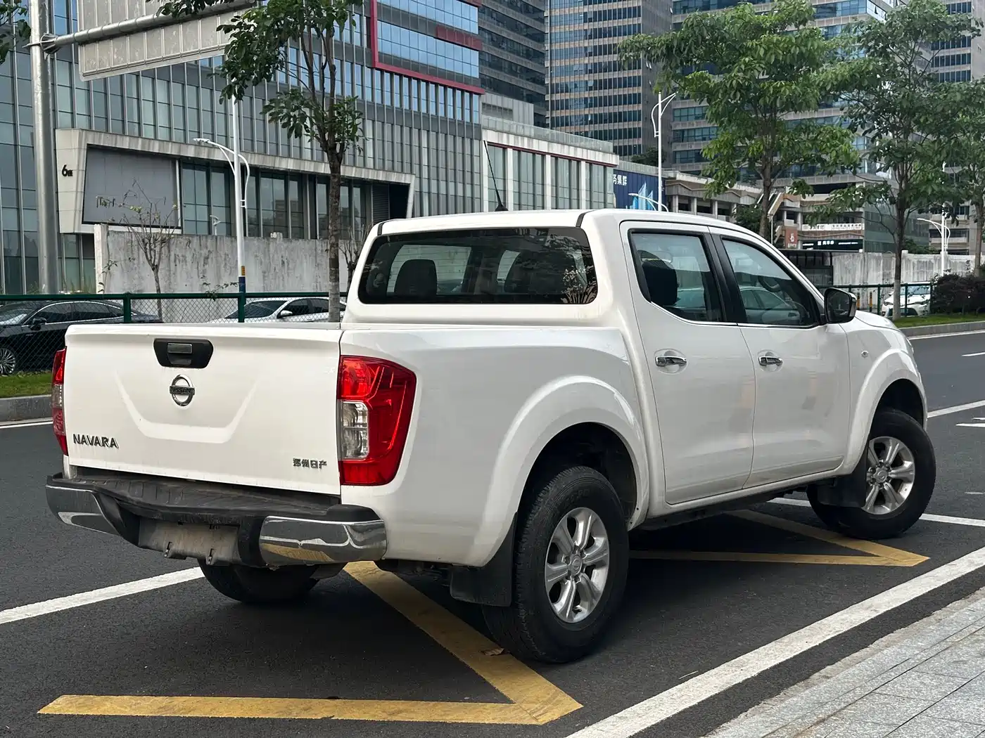 Nissan Navara 2018 2017 Model 2.5L Automatic 2WD Luxury QR25