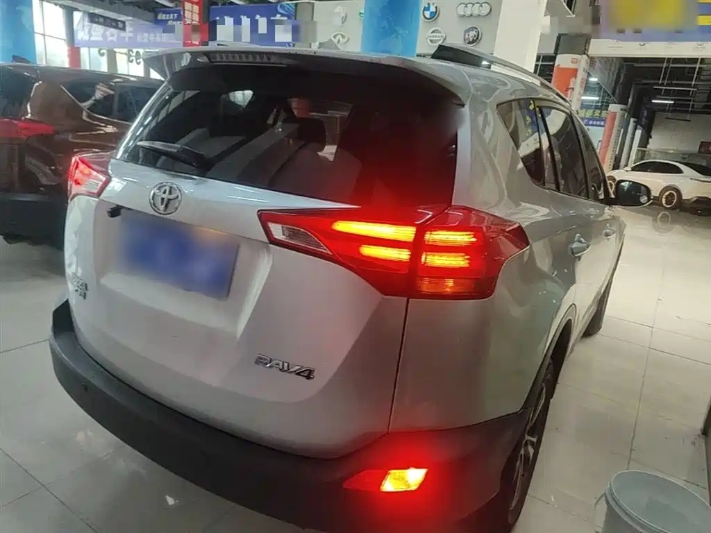 Toyota RAV4 Rongfang 2015 2.0L CVT 2WD Trend Edition фото 7