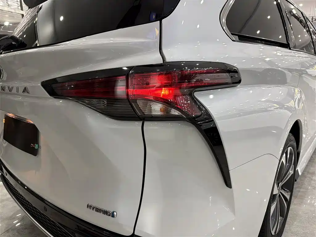 Toyota Granvia 2023 2.5L Hybrid Prestige PLUS Edition фото 15