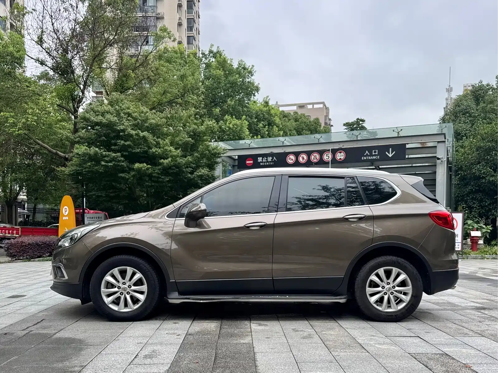 Photo 3 - Buick Envision Plus