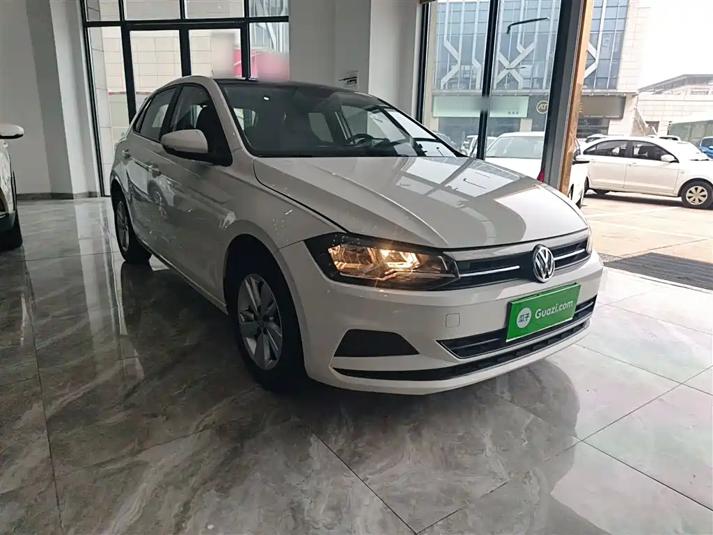 Volkswagen Polo 2019 Plus 1.5L Automatic Panorama Enjoyment Edition фото 4