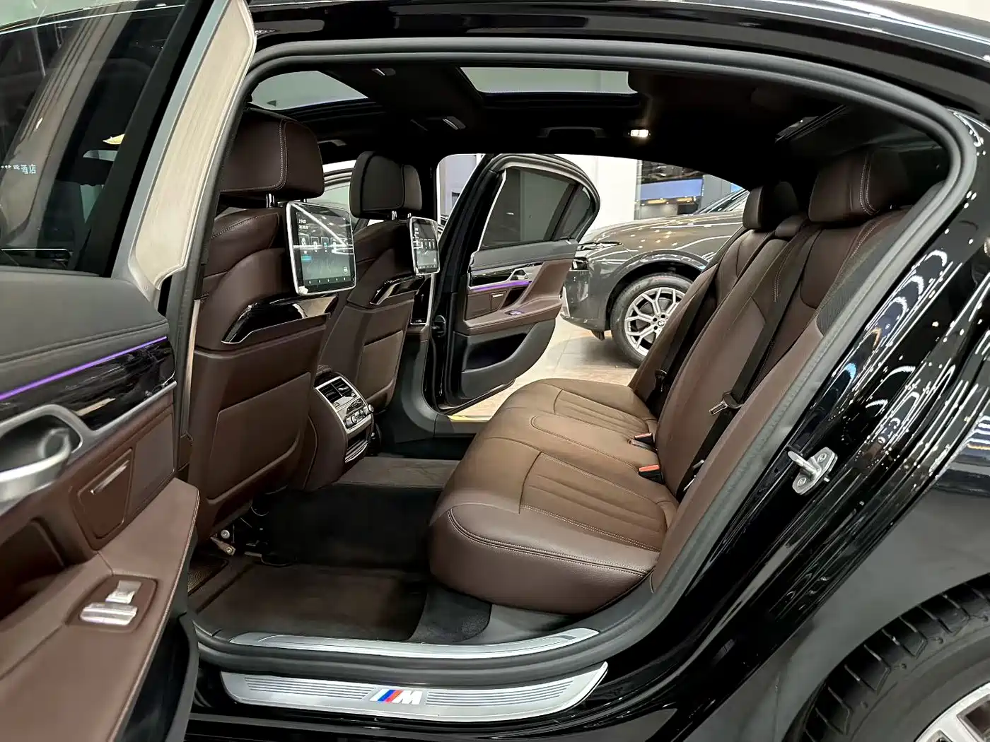 BMW 7 Series 2018 730Li Leading Type M Sport Package фото 8