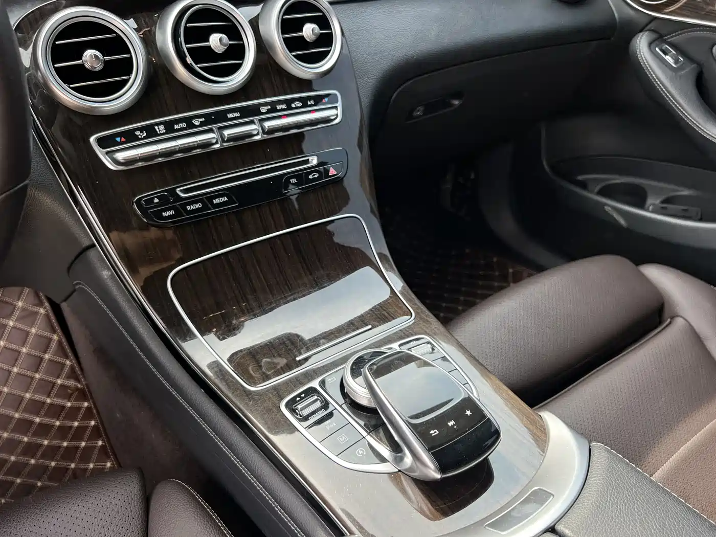 Mercedes-Benz GLC 2018 GLC 260 4MATIC Dynamic фото 13