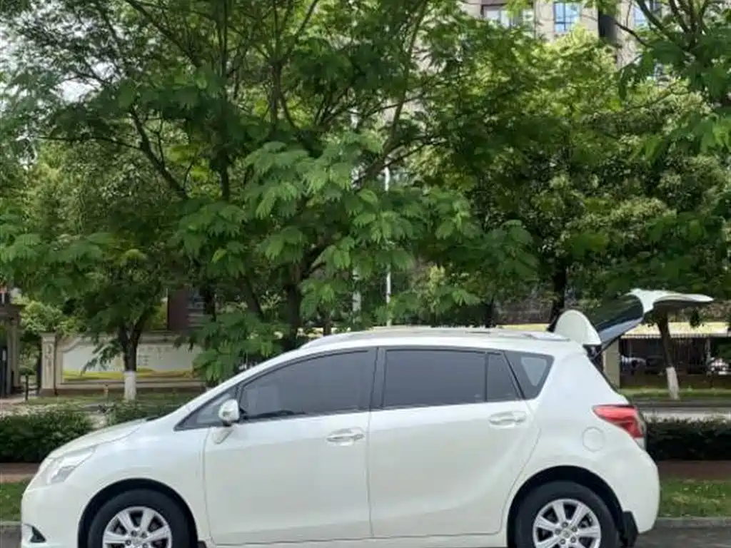 Toyota E'Z 2015 180E CVT Crossover Edition фото 8