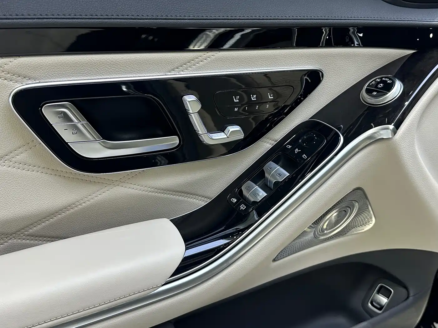 Mercedes-Benz Maybach S-Class 2025 Model S 480 4MATIC фото 12