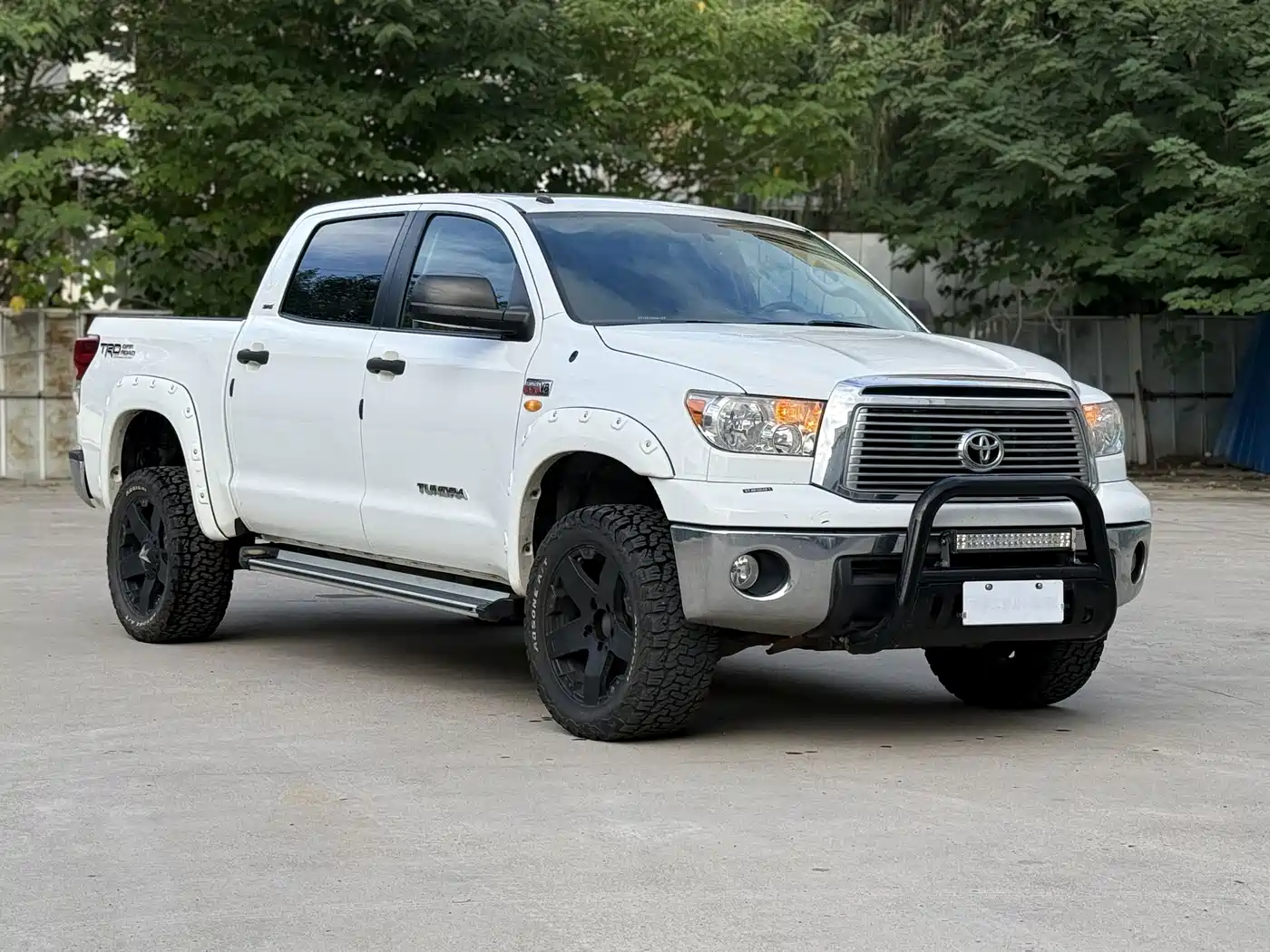 Toyota Tundra 2013 2011 5.7 Standard Model