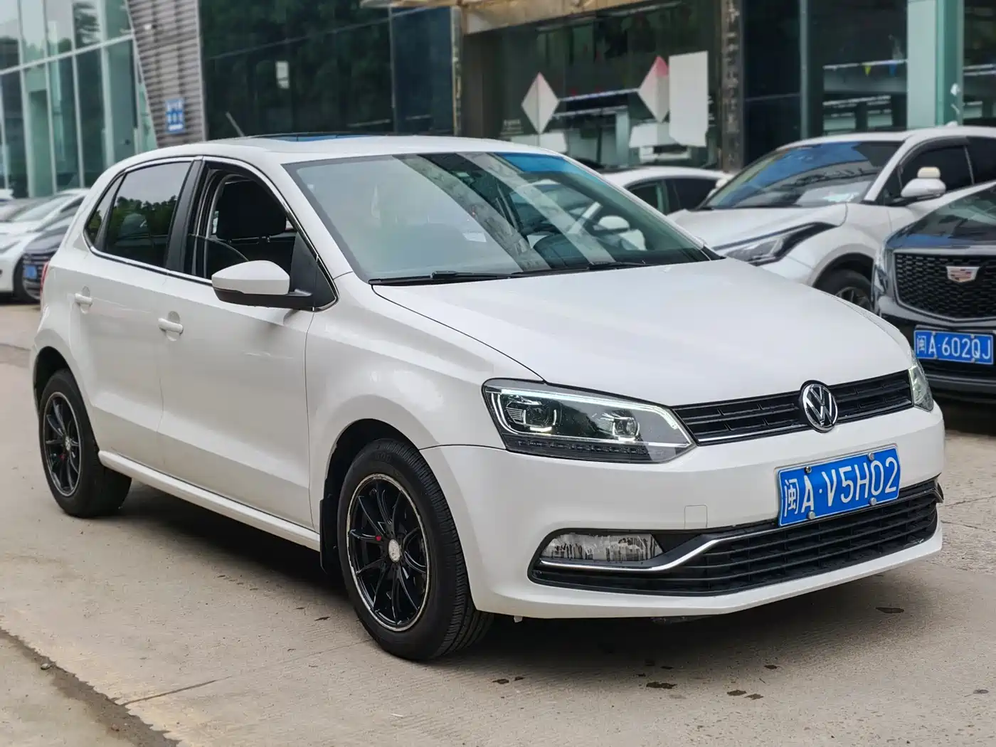 Volkswagen Polo 2016 1.6L Automatic Luxury фото 3