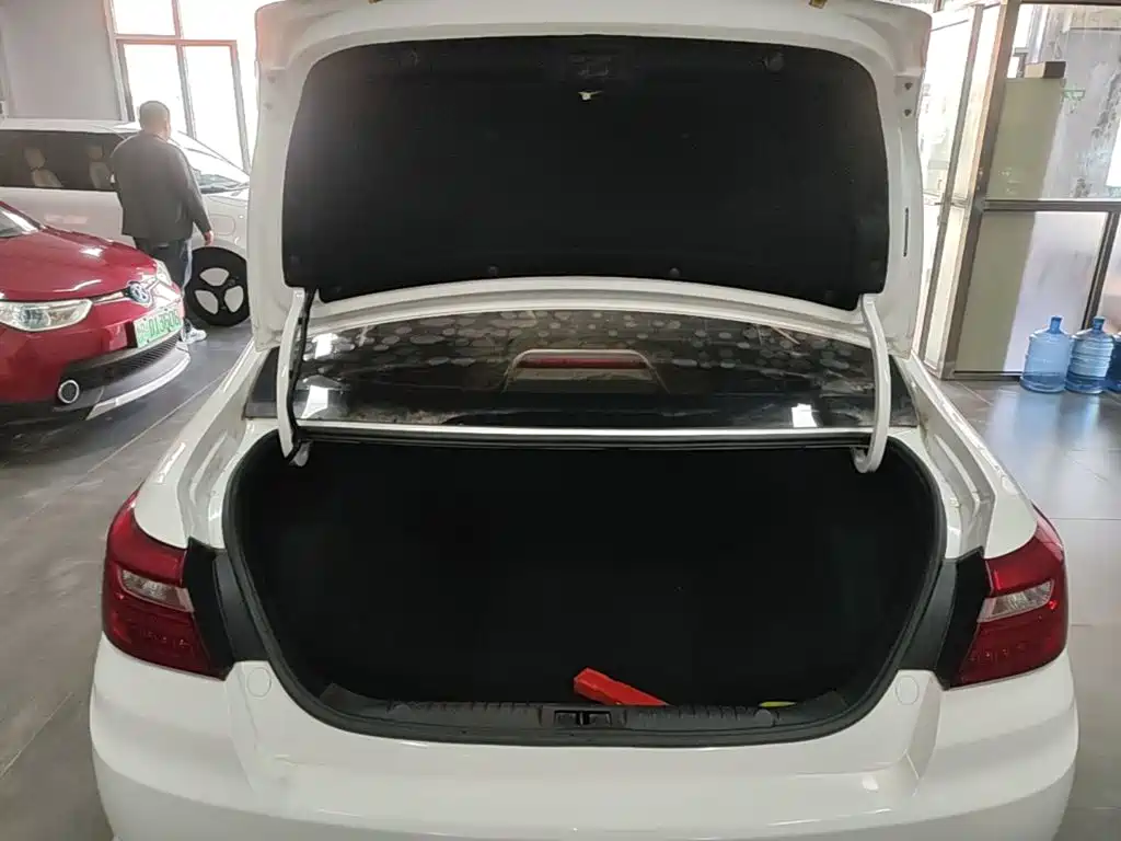 Фото 19 - Geely Vision